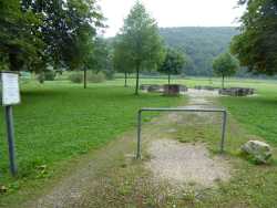 unterhalb der Höhle 