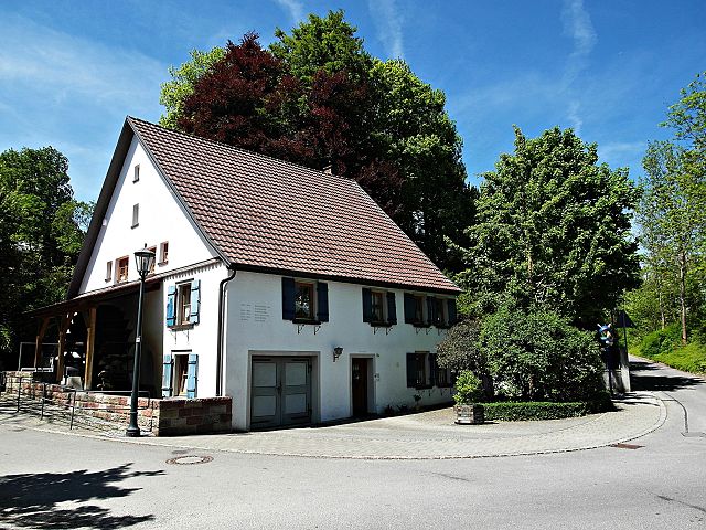 Obere Mühle mit unterschlächtigem Wasserrad; Ausgangspunkt der Rundtour