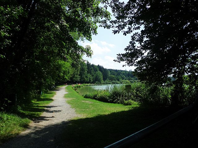 Blick vom Damm auf den Wagenhauser Weiher