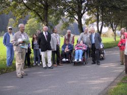 Rollis und Läufer unterwegs im Eselsburger Tal. Mit dabei Regierungspräsident Andriof, MdL Dr. Ulrich Noll, Mitglieder des KBV Ostwürttemberg