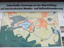 Infotafel mit Rundwanderweg für Rollstuhlfahrer