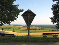 Blick in die Landschaft von den Pestkreuzen aus